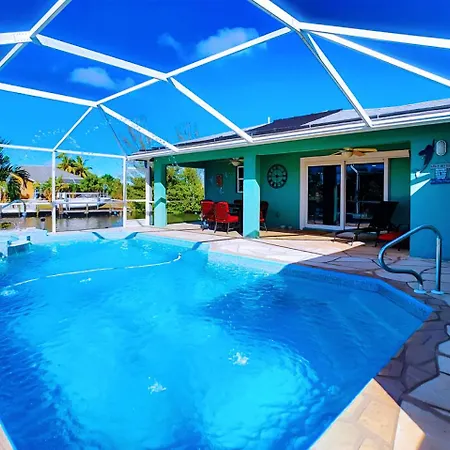On The Water! Sleeps 12! 2 King Masters, Golf, Fishing, Bbq, Pool, Spa, Pvt Yard Cape Coral Exterior photo