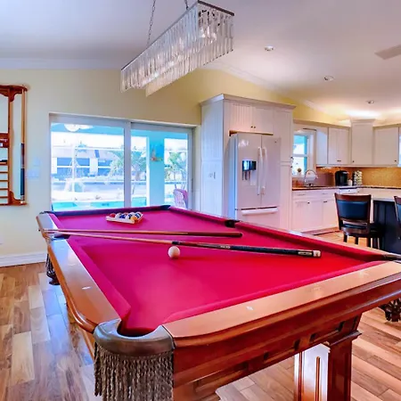 On The Water! Sleeps 12! 2 King Masters, Golf, Fishing, Bbq, Pool, Spa, Pvt Yard Cape Coral Exterior photo