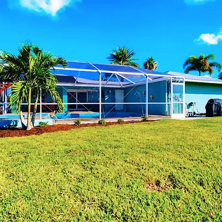 On The Water! Sleeps 12! 2 King Masters, Golf, Fishing, Bbq, Pool, Spa, Pvt Yard Cape Coral Exterior photo