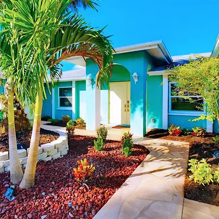 On The Water! Sleeps 12! 2 King Masters, Golf, Fishing, Bbq, Pool, Spa, Pvt Yard Cape Coral Exterior photo