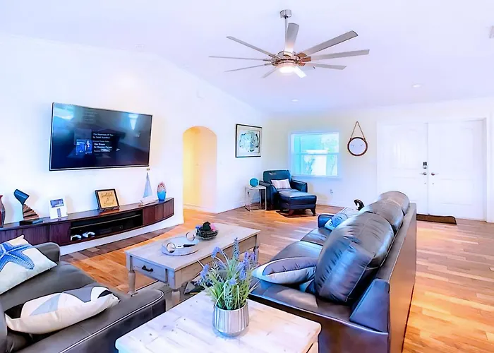 On The Water! Sleeps 12! 2 King Masters, Golf, Fishing, Bbq, Pool, Spa, Pvt Yard